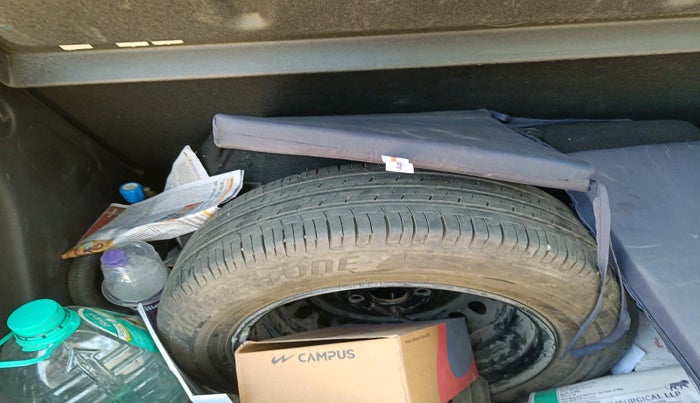 2022 Hyundai NEW I20 SPORTZ 1.2 MT, CNG, Manual, 1,02,569 km, tyre