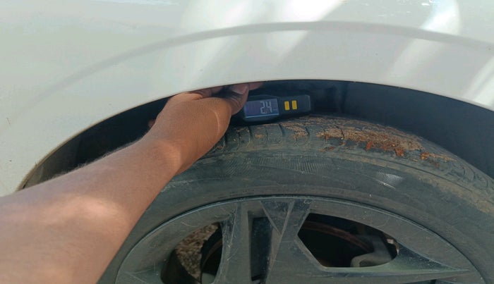 2022 Hyundai NEW I20 SPORTZ 1.2 MT, CNG, Manual, 1,02,569 km, tyre