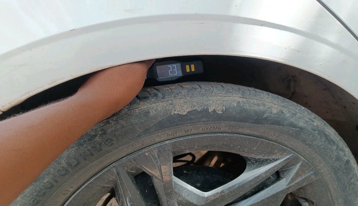 2022 Hyundai NEW I20 SPORTZ 1.2 MT, CNG, Manual, 1,02,569 km, tyre