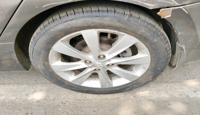 2012 Hyundai Verna FLUIDIC 1.6 CRDI SX AT, Diesel, Automatic, 99,769 km, tyre