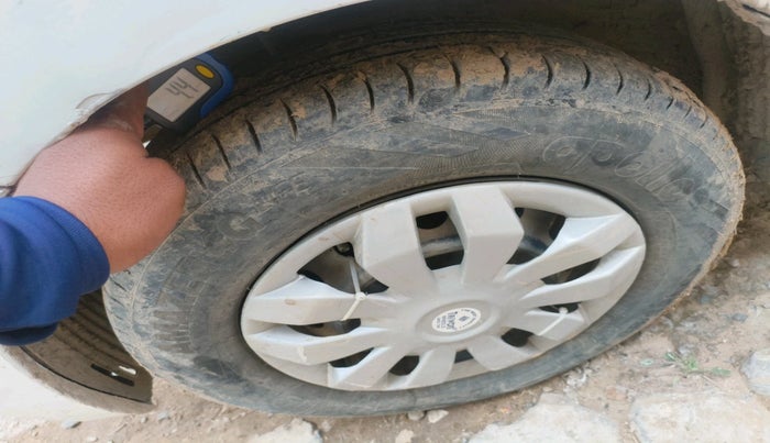 2016 Hyundai Eon ERA +, CNG, Manual, 74,988 km, tyre