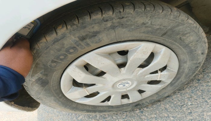 2016 Hyundai Eon ERA +, CNG, Manual, 74,988 km, tyre