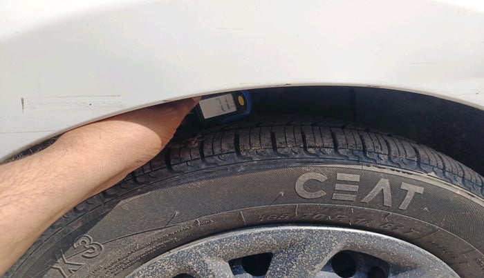 2017 Hyundai Grand i10 MAGNA 1.2 KAPPA VTVT, CNG, Manual, 70,817 km, tyre