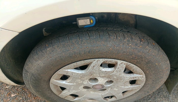 2009 Fiat Grand Punto EMOTION 1.4, Petrol, Manual, 1,08,296 km, tyre