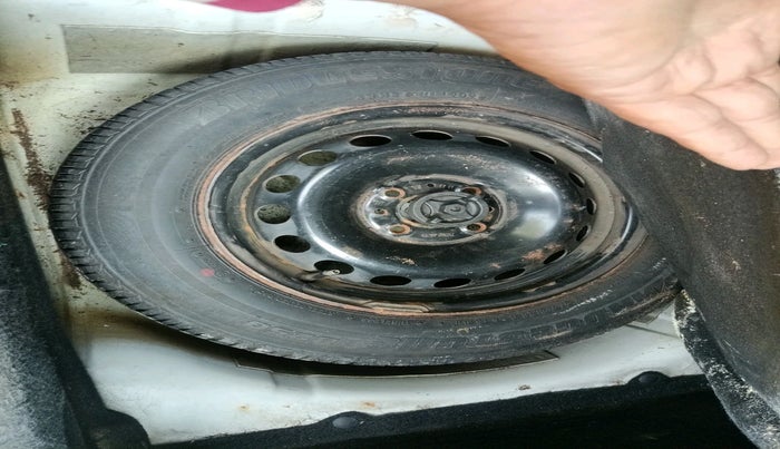 2009 Fiat Grand Punto EMOTION 1.4, Petrol, Manual, 1,08,296 km, tyre