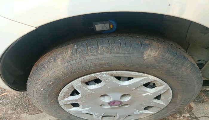 2009 Fiat Grand Punto EMOTION 1.4, Petrol, Manual, 1,08,296 km, tyre