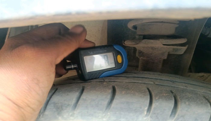 2017 Renault Kwid RXL, Petrol, Manual, 53,607 km, tyre