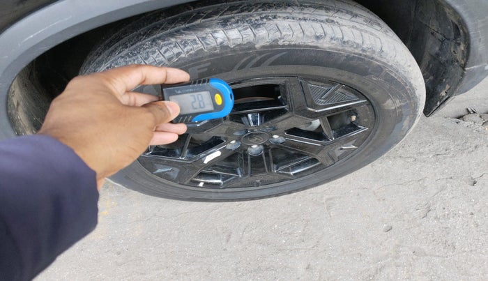 2025 Tata Safari ACCOMPLISHED PLUS DARK EDITION, Diesel, Manual, 26,045 km, tyre