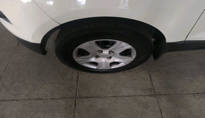 2016 Ford Ecosport TREND 1.5L PETROL, Petrol, Manual, 1,00,695 km, tyre