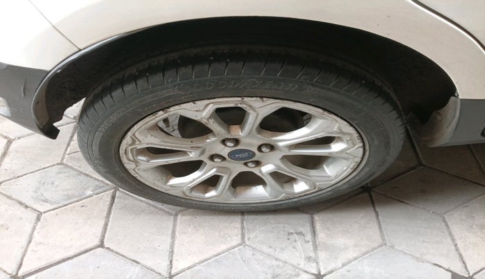 2018 Ford Ecosport TITANIUM + 1.5L DIESEL, Diesel, Manual, 1,01,393 km, tyre