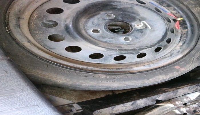 2017 Maruti Wagon R 1.0 VXI, Petrol, Manual, 74,965 km, tyre