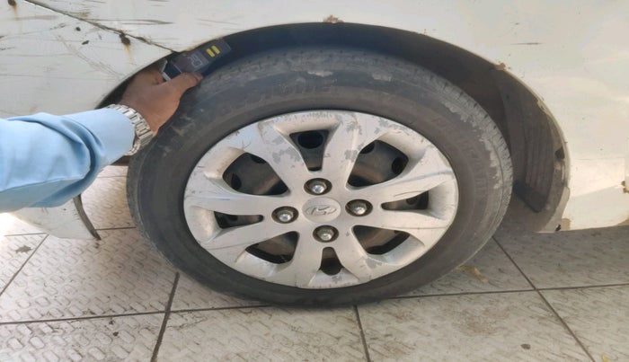 2015 Hyundai Eon MAGNA +, Petrol, Manual, 98,100 km, tyre