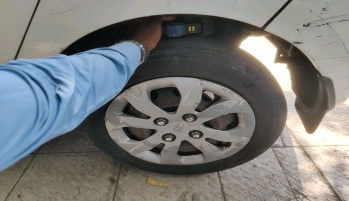 2015 Hyundai Eon MAGNA +, Petrol, Manual, 98,100 km, tyre