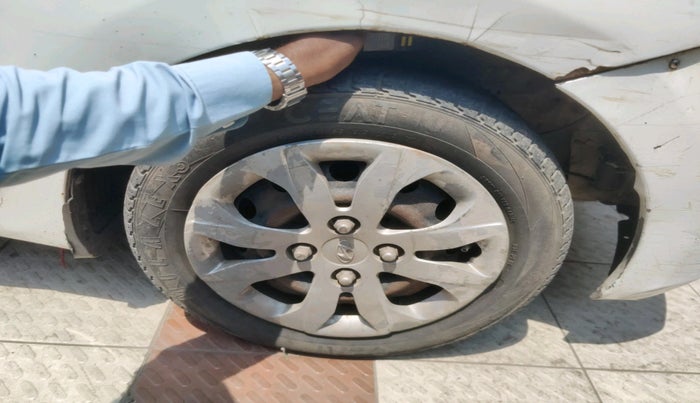 2015 Hyundai Eon MAGNA +, Petrol, Manual, 98,100 km, tyre