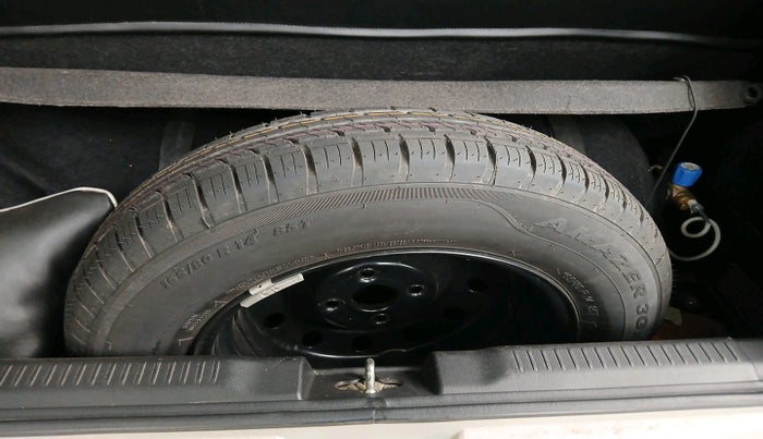 2023 Maruti Swift VXI, CNG, Manual, 58,016 km, tyre