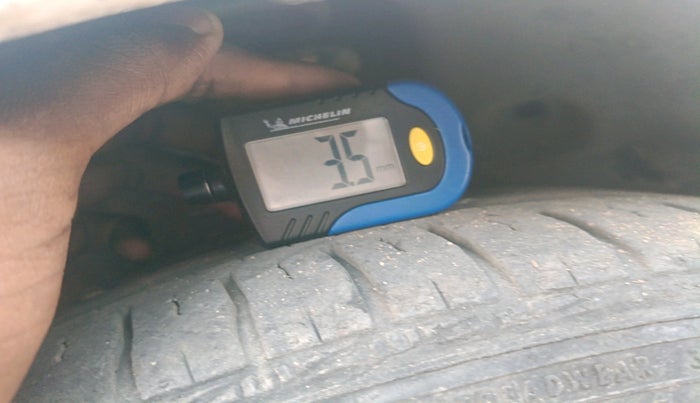 2014 Skoda Rapid AMBITION 1.6 TDI CR MT PLUS, Diesel, Manual, 1,09,249 km, tyre