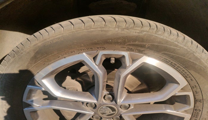 2022 Skoda KUSHAQ STYLE 1.0L TSI AT (6 AIRBAGS), Petrol, Automatic, 21,662 km, tyre