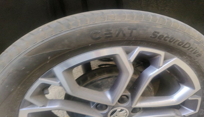 2022 Skoda KUSHAQ STYLE 1.0L TSI AT (6 AIRBAGS), Petrol, Automatic, 21,662 km, tyre