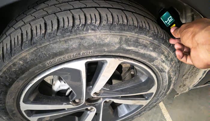 2022 Tata ALTROZ XZ PETROL, Petrol, Manual, 30,786 km, tyre
