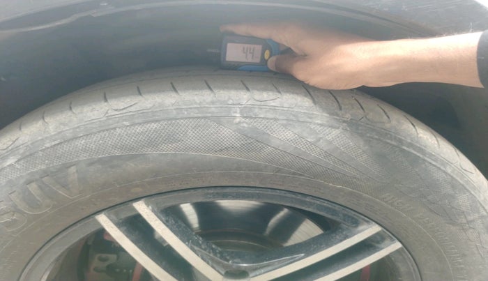 2020 Mahindra XUV500 W7 AT, Diesel, Automatic, 88,558 km, tyre