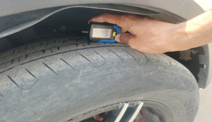 2020 Mahindra XUV500 W7 AT, Diesel, Automatic, 88,558 km, tyre