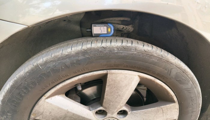 2016 Skoda Rapid AMBITION 1.6 MPI MT, Petrol, Manual, 59,932 km, tyre