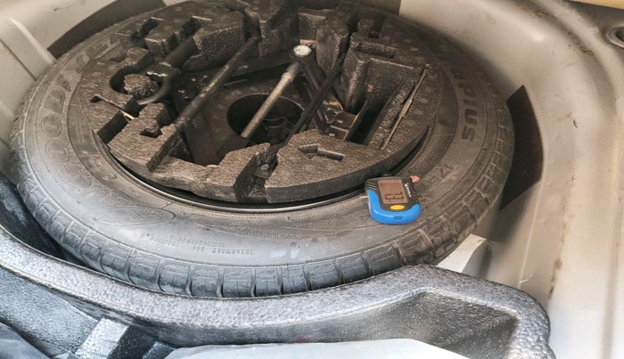 2016 Skoda Rapid AMBITION 1.6 MPI MT, Petrol, Manual, 59,932 km, tyre