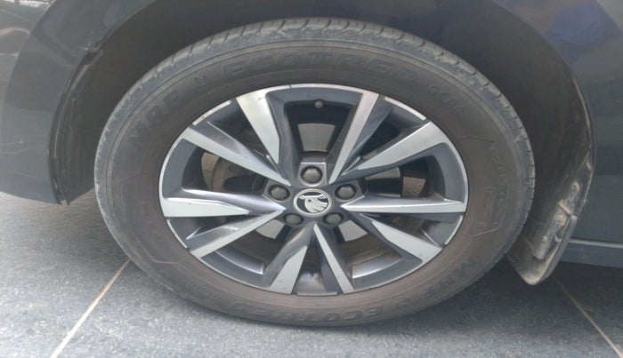 2023 Skoda SLAVIA STYLE 1.0L TSI AT, Petrol, Automatic, 75,582 km, tyre