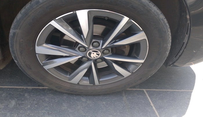 2023 Skoda SLAVIA STYLE 1.0L TSI AT, Petrol, Automatic, 75,582 km, tyre