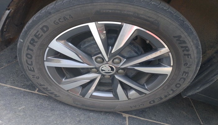 2023 Skoda SLAVIA STYLE 1.0L TSI AT, Petrol, Automatic, 75,582 km, tyre