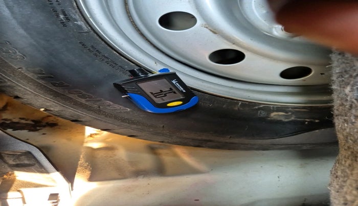 2021 Maruti Swift LXI, Petrol, Manual, 52,711 km, tyre