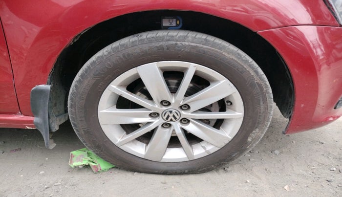 2014 Volkswagen Polo HIGHLINE1.5L, Diesel, Manual, 64,673 km, tyre