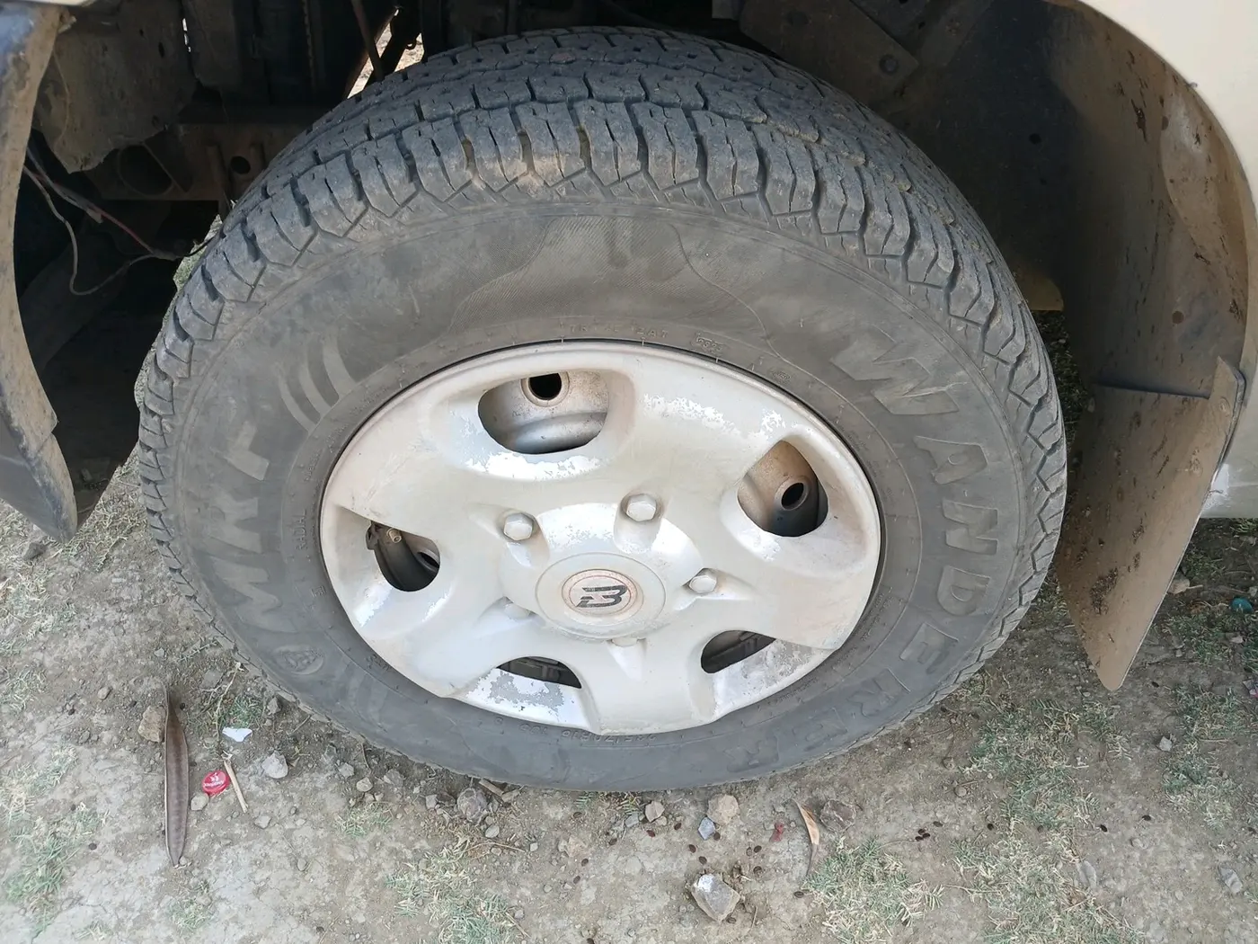 2011 Mahindra Scorpio LX, Diesel, Manual, 1,93,722 km, tyre
