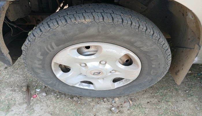 2011 Mahindra Scorpio LX, Diesel, Manual, 1,93,722 km, tyre