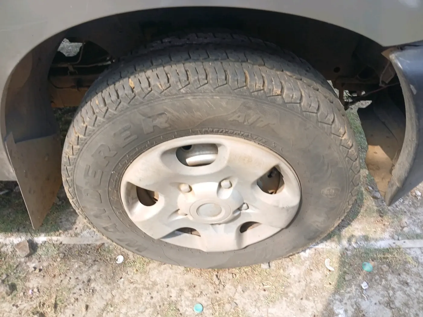 2011 Mahindra Scorpio LX, Diesel, Manual, 1,93,722 km, tyre