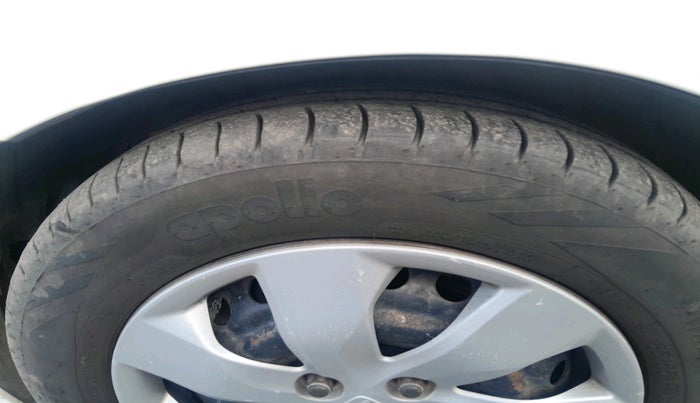 2015 Honda Mobilio 1.5L I-DTEC S, Diesel, Manual, 1,76,574 km, tyre