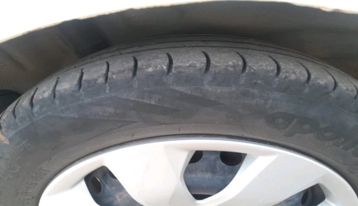 2015 Honda Mobilio 1.5L I-DTEC S, Diesel, Manual, 1,76,574 km, tyre