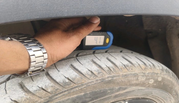 2016 Mahindra Kuv100 K6 6 STR, Petrol, Manual, 74,976 km, tyre