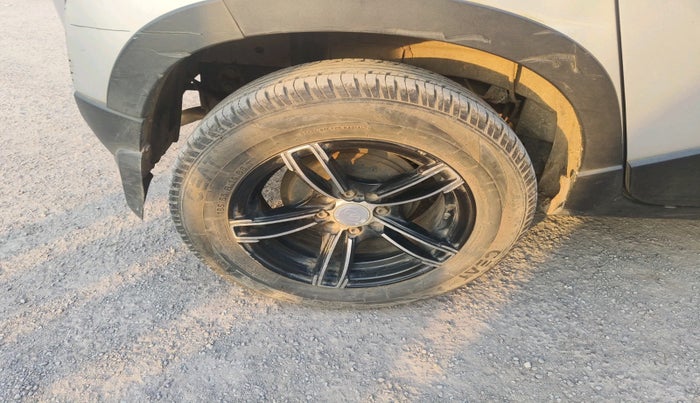 2016 Mahindra Kuv100 K6 6 STR, Petrol, Manual, 74,976 km, tyre