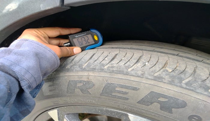 2021 Mahindra XUV700 AX 7 LUXURY P AT 7 STR, Petrol, Automatic, 25,000 km, tyre