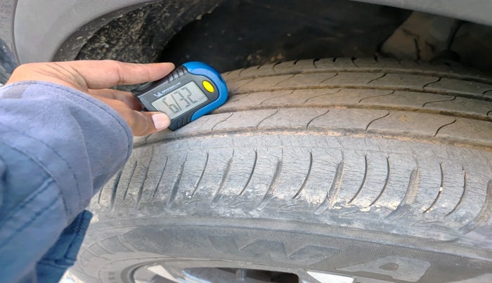 2021 Mahindra XUV700 AX 7 LUXURY P AT 7 STR, Petrol, Automatic, 25,000 km, tyre