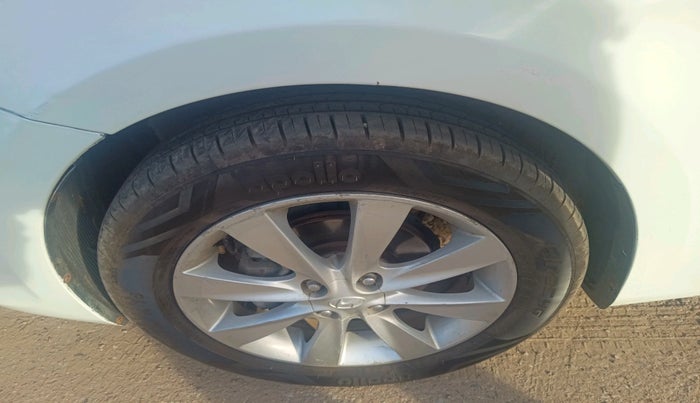 2011 Hyundai Verna FLUIDIC 1.6 CRDI SX OPT, Diesel, Manual, 1,08,574 km, tyre