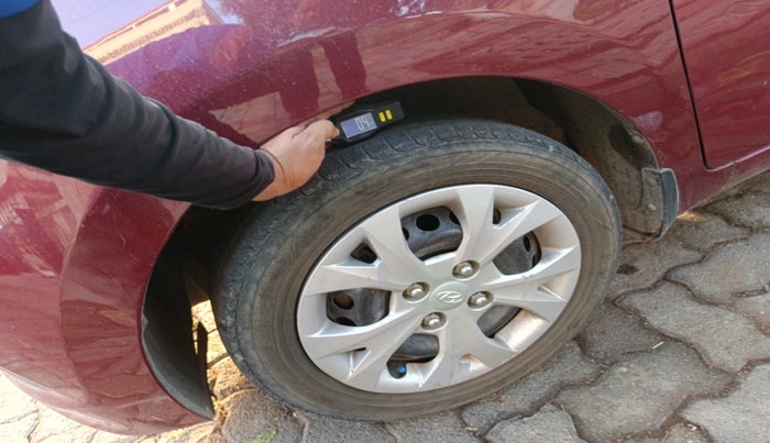 2015 Hyundai Grand i10 MAGNA 1.2 KAPPA VTVT, Petrol, Manual, 1,07,124 km, tyre