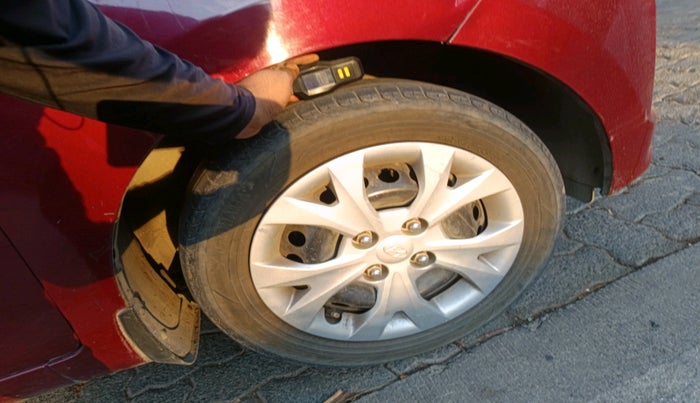 2015 Hyundai Grand i10 MAGNA 1.2 KAPPA VTVT, Petrol, Manual, 1,07,124 km, tyre