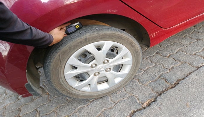 2015 Hyundai Grand i10 MAGNA 1.2 KAPPA VTVT, Petrol, Manual, 1,07,124 km, tyre