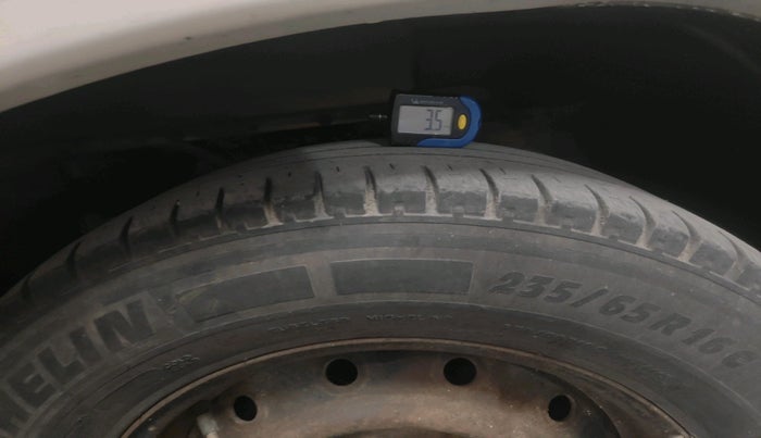 2011 Mahindra Scorpio SLE BS-III, Diesel, Manual, 1,46,430 km, tyre