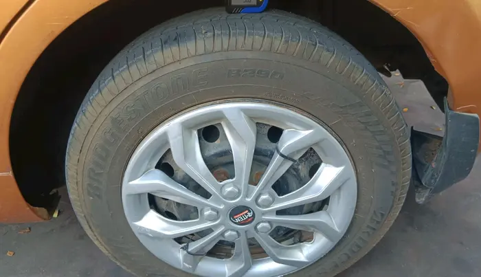2012 Nissan Micra XV DIESEL, Diesel, Manual, 1,68,782 km, tyre