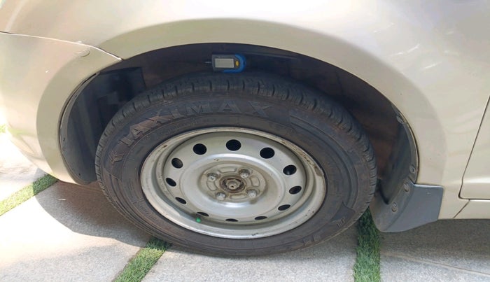 2009 Maruti Swift LXI 1.3, Petrol, Manual, 1,63,871 km, tyre