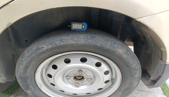 2009 Maruti Swift LXI 1.3, Petrol, Manual, 1,63,871 km, tyre