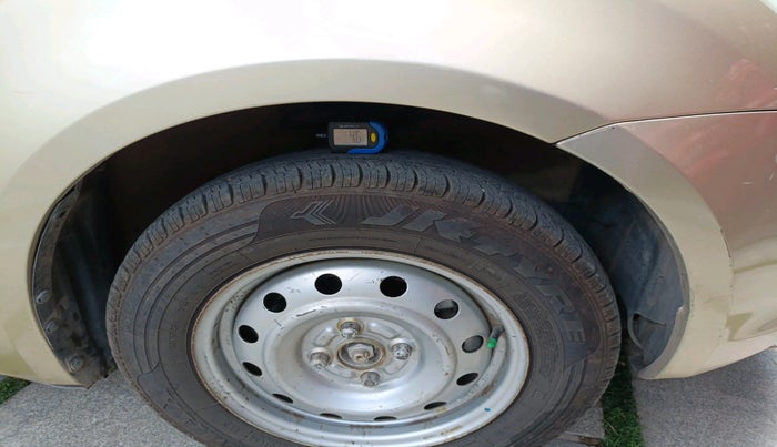 2009 Maruti Swift LXI 1.3, Petrol, Manual, 1,63,871 km, tyre